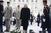 Cuba: Raul Castro on state visit to Paris