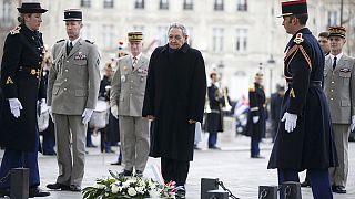 Küba Devlet Başkanı Castro Paris'te