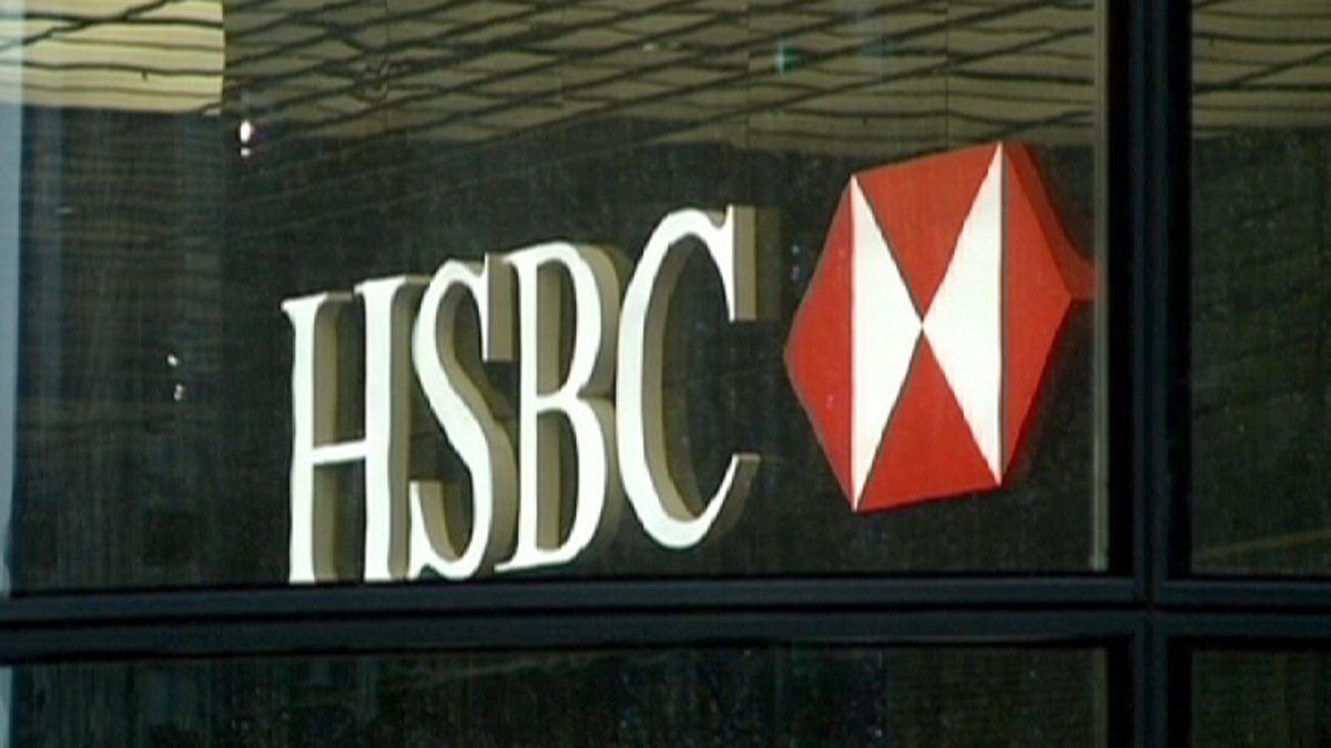 HSBC ücretleri ve işe alımları dondurdu