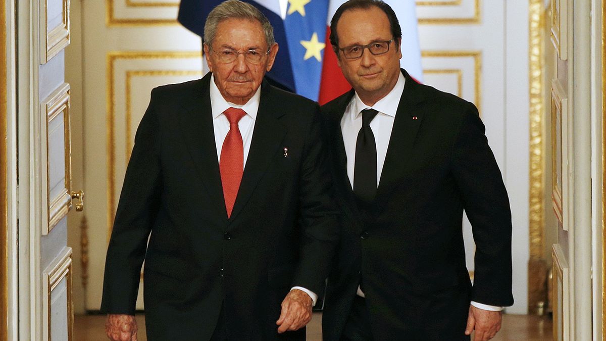 Hollande accoglie Castro, firmati accordi di cooperazione
