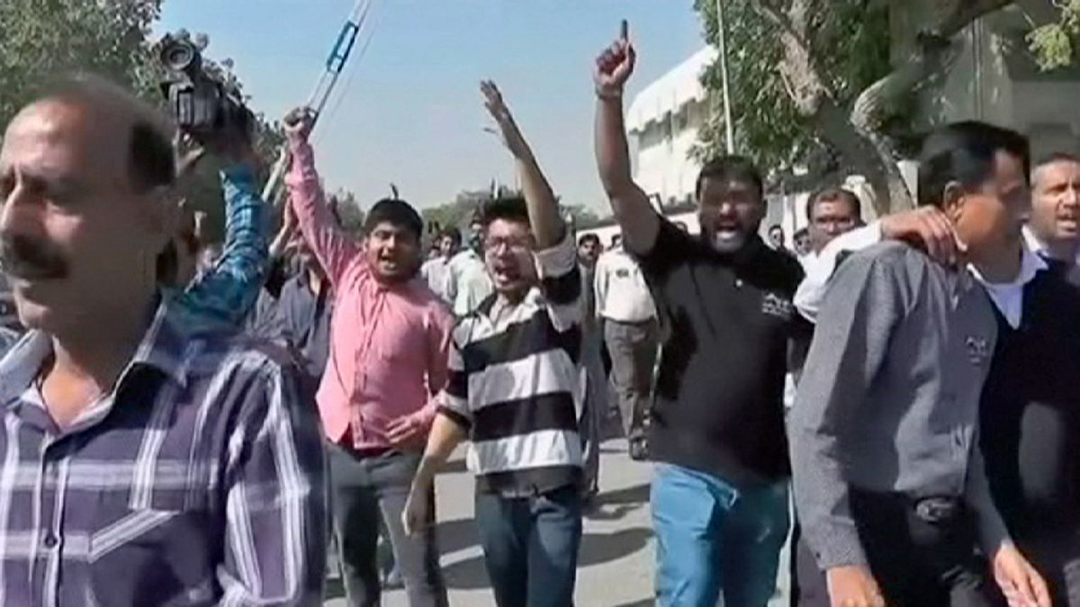 Πακιστάν: Φονικές συγκρούσεις αστυνομίας - διαδηλωτών στο αεροδρόμιο του Καράτσι