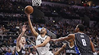 NBA: 26º successo casalingo consecutivo per gli Spurs, Magic battuti