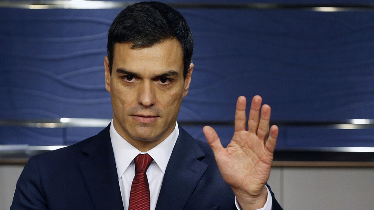 El rey Felipe VI encarga al socialista Pedro Sánchez intentar formar Gobierno