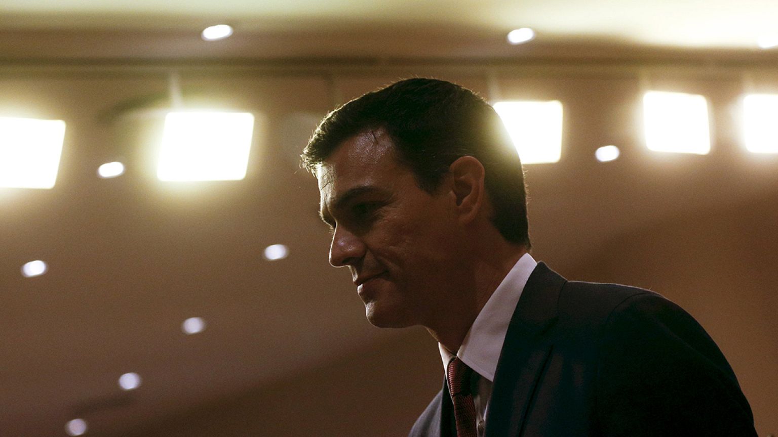 A spanyol király a szocialista párt vezetőjét kérte föl kormányalakításra