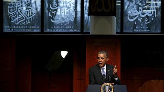Obama slams anti-Islam rhetoric during first visit to US mosque