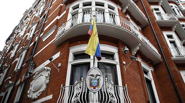 Assange pronto a consegnarsi alla polizia se l'Onu decide sia giusto Assange pronto a consegnarsi alla polizia se l'Onu decide sia giusto