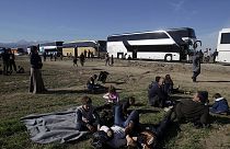 Migrantes: protesto na fronteira entre a Grécia e a Macedónia