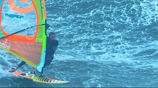 Windsurf con olas de más de 13 metros de altura