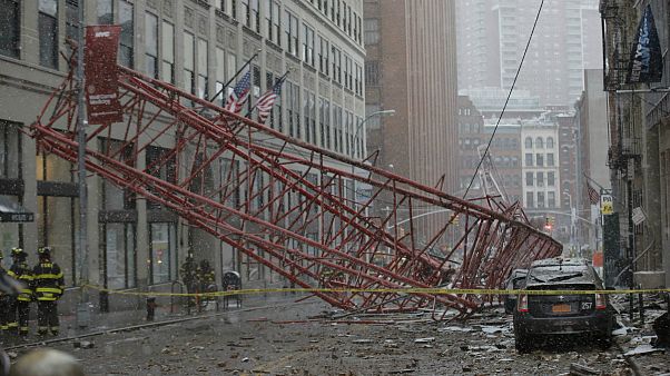 Drama in Manhattan: Riesiger Baukran stürzt ein (Fotoserie) Drama in Manhattan: Riesiger Baukran stürzt ein (Fotoserie)