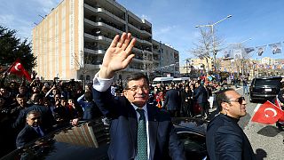 Davutoglu nel sud-est curdo della Turchia: "Sì agli aiuti, no al dialogo con il PKK"