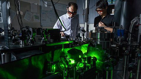 Tiny 'dumbbells' that spin 60 billion times a minute may help solve quantum mysteries