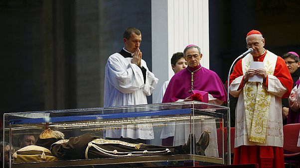Vatikán: két szent holtteste érkezett a Szent Lőrinc-bazilikába Vatikán: két szent holtteste érkezett a Szent Lőrinc-bazilikába