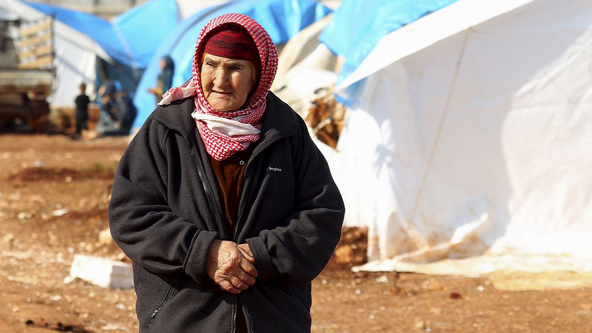 Exode de réfugiés syriens à la frontière turque, risque humanitaire