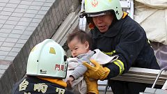 Erdbeben in Taiwan lässt Häuser einstürzen - Acht Tote