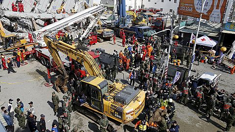 Un dron sobrevuela las zonas dañadas por el terremoto en Taiwán