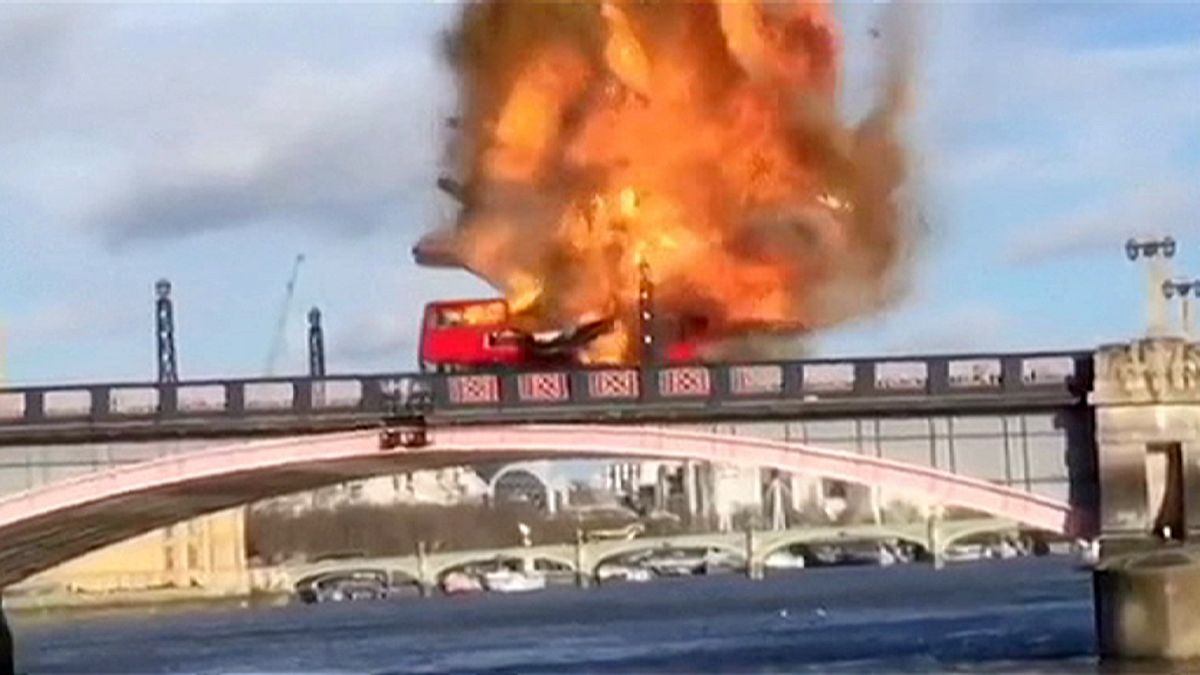 Busexplosion bei Dreharbeiten verschreckt London