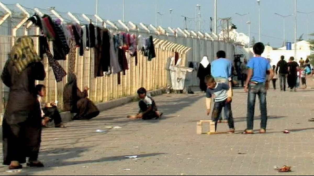EU piles pressure on Turkey to open border to Syrian refugees