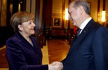 Ankara und Berlin fordern Hilfe der NATO im Kampf gegen Schlepper