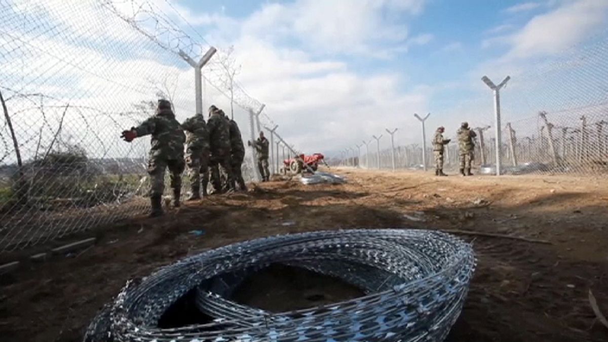 Makedonya-Yunanistan sınırına ilave tel örgü