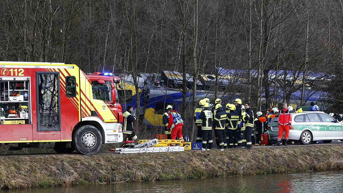 مصرع عدد من الاشخاص وإصابة مئة آخرين بتصادم قطارين في ألمانيا