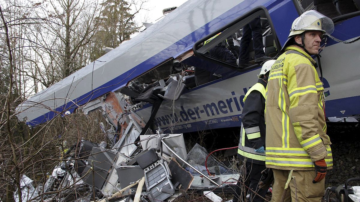 Almanya'daki tren kazasında ölü sayısı 10'a yükseldi