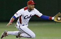 Двое звездных кубинских бейсболистов сбежали из команды