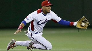 Двое звездных кубинских бейсболистов сбежали из команды
