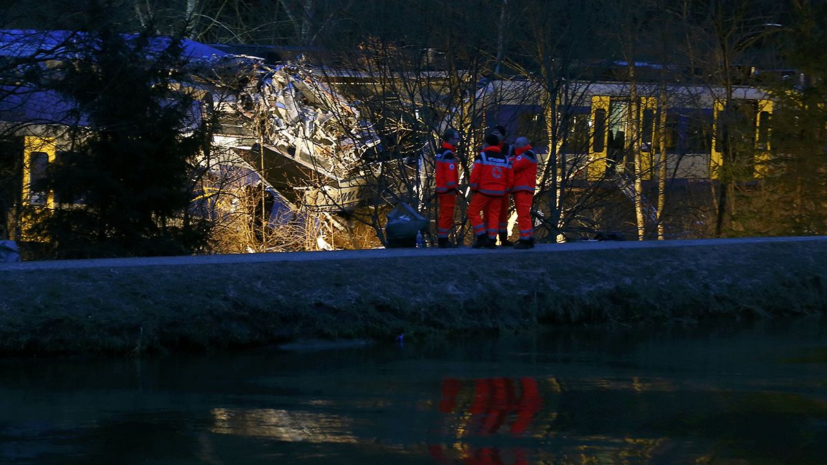 Éjjel is keresték a német vasúti katasztrófában eltűnt embert