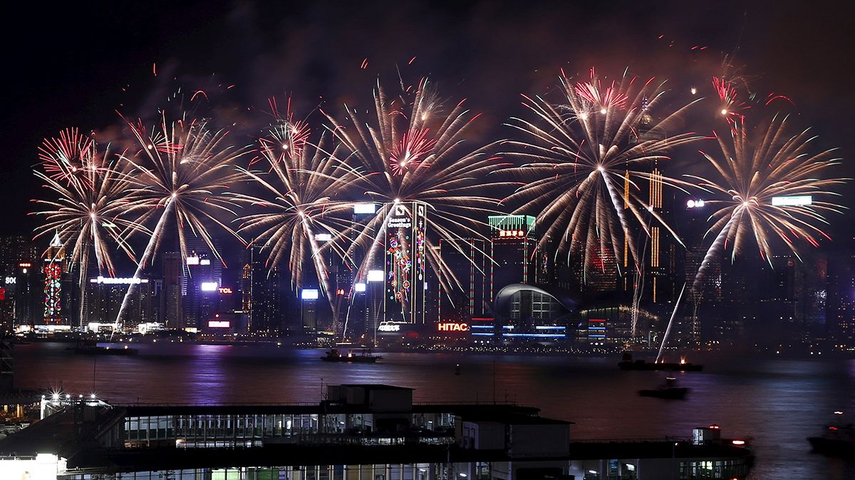 Fuegos artificiales en Hong Kong para celebrar el "Año del Mono"