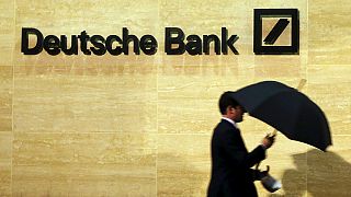سهم "دويتشه بنك" يرفع خسائره لأربعين في المائة منذ مطلع العام