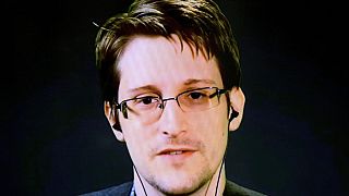 Edward Snowden oktatja digitális rejtőzésre a terroristákat