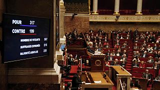 França: Assembleia aprova mudança constitucional que prevê retirada da nacionalidade