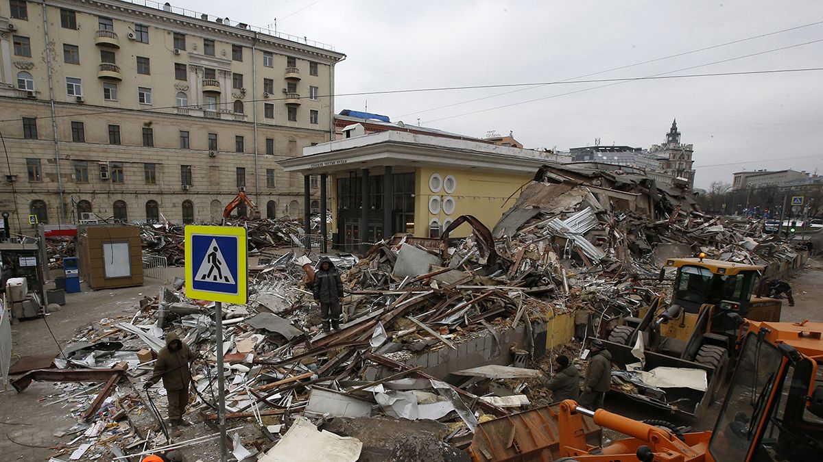 Moscovo avança com operação de demolição de negócios clandestinos