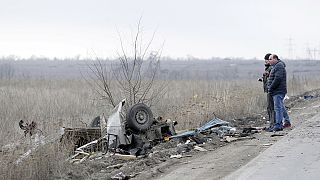 Ukraine: four dead as bus trips mine in divided Donetsk