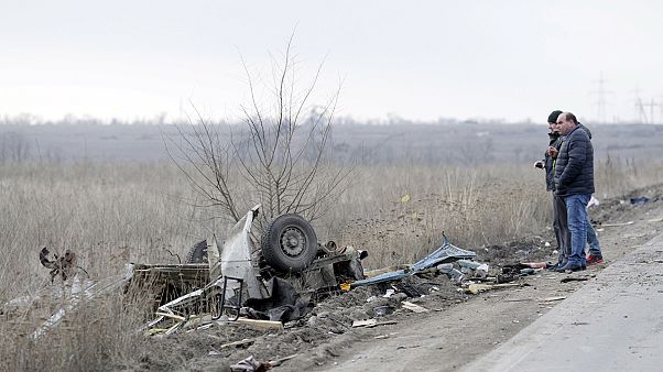 Ukraine : un minibus saute une mine antichar près de Donetsk Ukraine : un minibus saute une mine antichar près de Donetsk