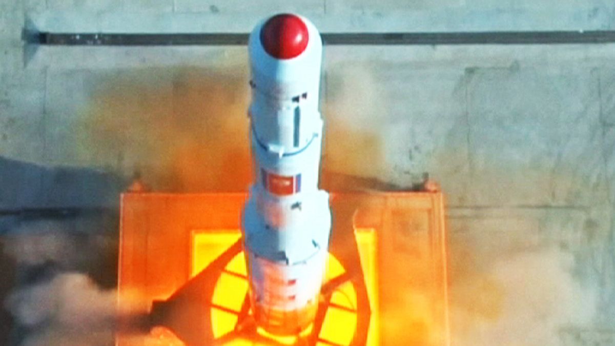 Televisão norte coreana difunde vídeo de lançamento de míssil