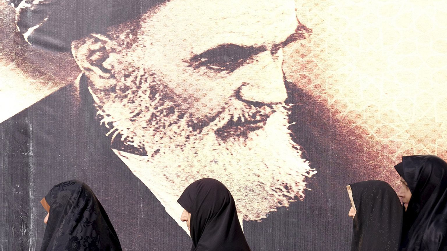 Iran feiert 37. Jahrestag der Revolution - Ruhani appelliert an Wähler