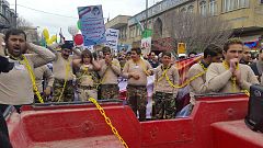 حاشیه‌های یک مراسم: از نمایش بازداشت ملوانان آمریکایی تا مرگ بر جیبوتی