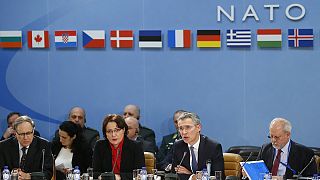 Korlátozott felhatalmazással száll be a NATO a menekültválság kezelésébe