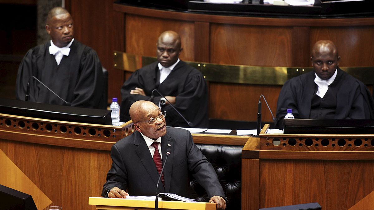 Südafrika: Proteste vor und in Parlament gegen Staatspräsident Jacob Zuma