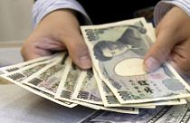 Ιαπωνία: ο Nikkei πέφτει, το γεν ανεβαίνει, η οικονομία «κόλλησε»...