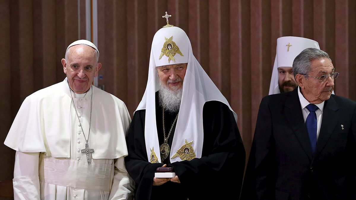 Για πρώτη φορά συναντήθηκαν Πάπας και Ρώσος Πατριάρχης
