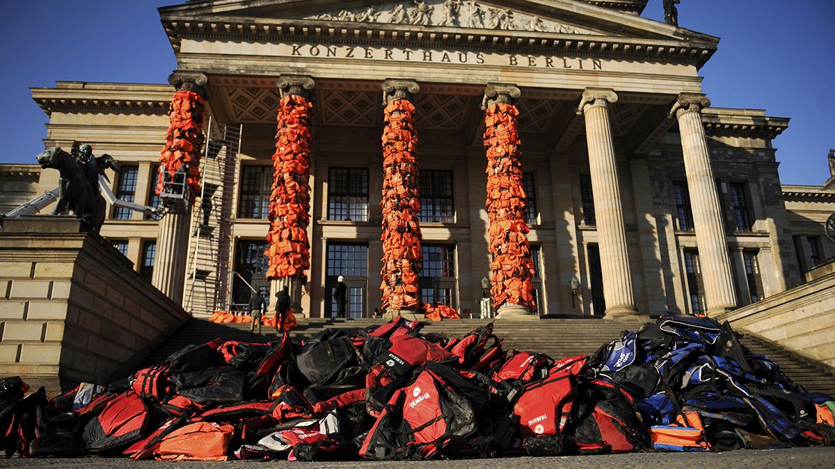 Berlin: Weiwei-Kunstwerk schmückt Konzerthaus Gendarmenmarkt