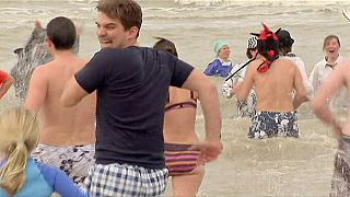 Belgian romantics take plunge in sea to celebrate Valentine's weekend