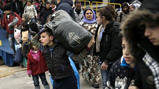 Países da Europa Central ajudam Macedónia a controlar fluxo de migrantes