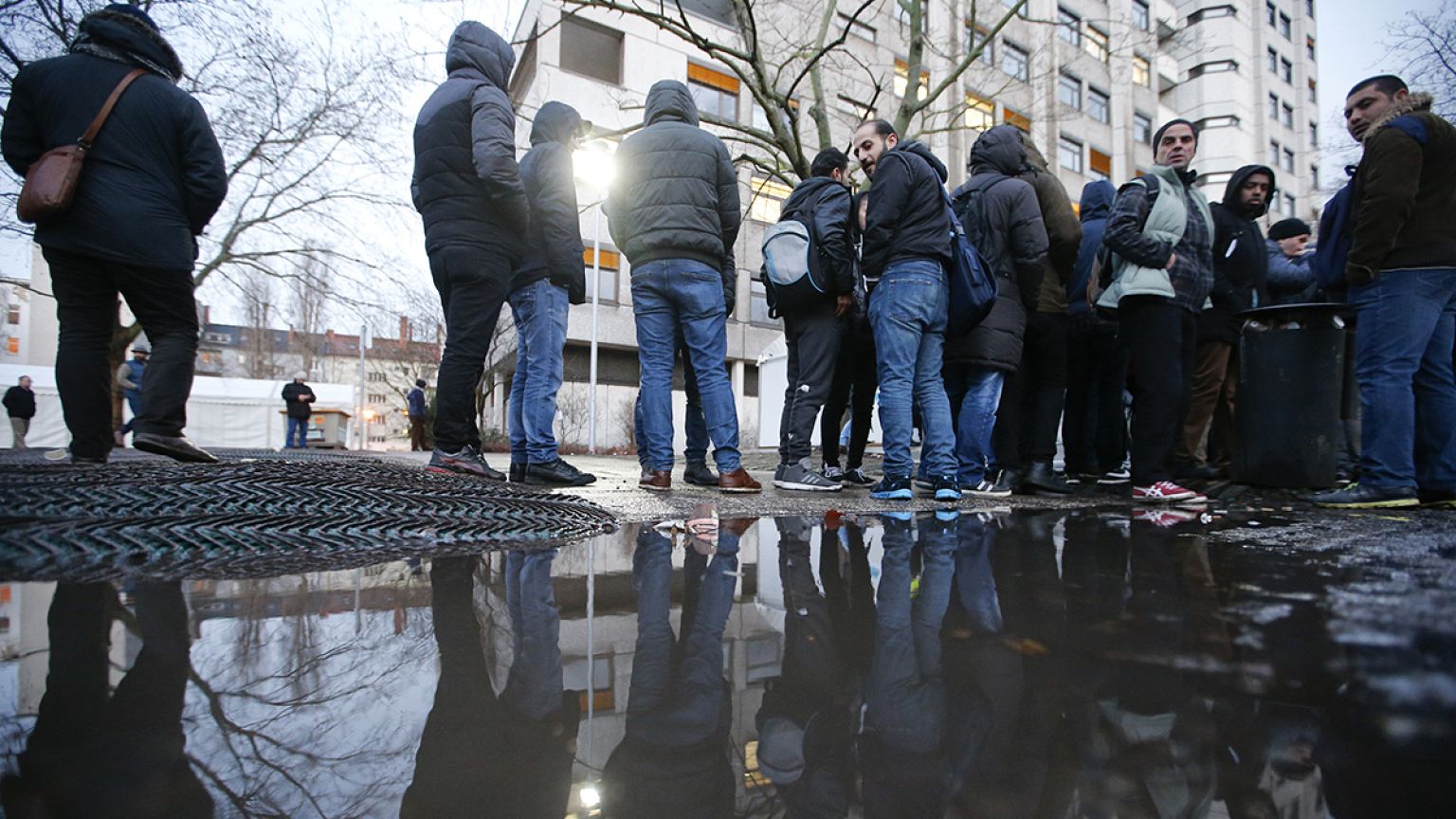 Streit um Mindestlohn für Flüchtlinge entbrannt
