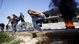 Ramallah:Jovens palestinianos enfrentam militares israelitas