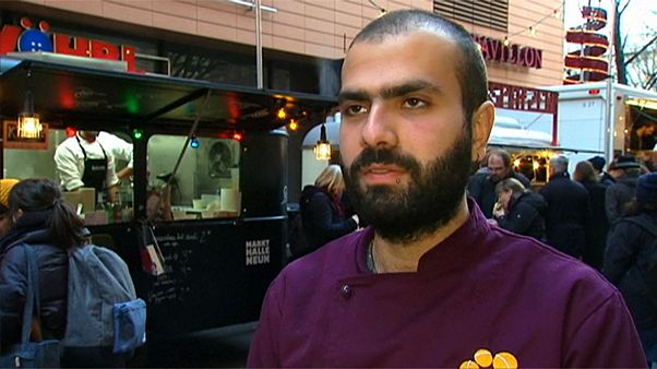 مقترح ألماني بعدم دفع الحد الأدنى من أجور اللاجئين في الاشهر الستة الأولى من العمل مقترح ألماني بعدم دفع الحد الأدنى من أجور اللاجئين في الاشهر الستة الأولى من العمل