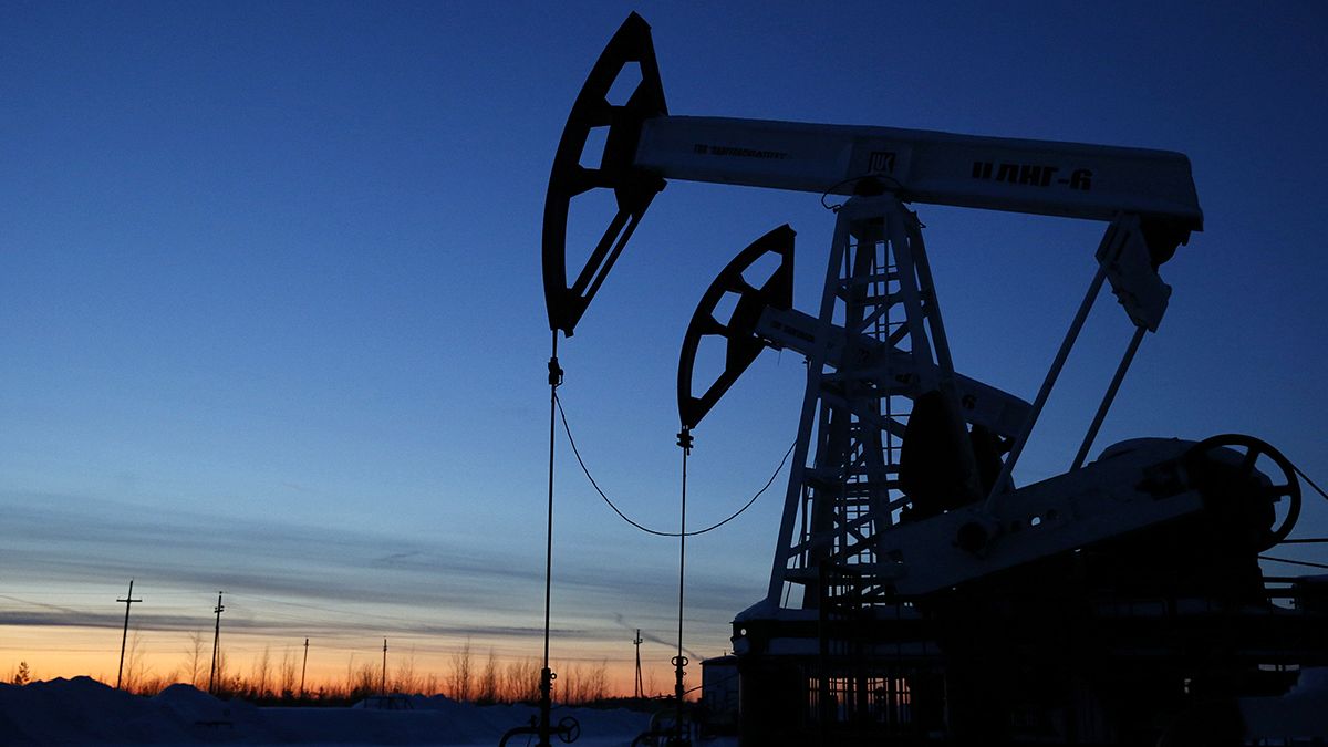 Arábia Saudita e Rússia chegam a acordo para manter produção de petróleo nos níveis actuais