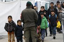 النمسا تشدد إجراءاتها الحدودية وتمنع اللاجئين من الدخول في حال استكمال حصتها